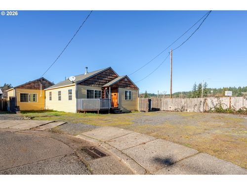 1360 2nd Ave, Sweet Home, OR, 97386-1002 | Card Image