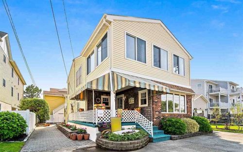 412 E 10th Ave, North Wildwood, NJ, 08260-5758 | Card Image