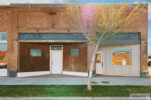 563 Fort Hall Ave, American Falls, ID, 83211-1242 | Card Image