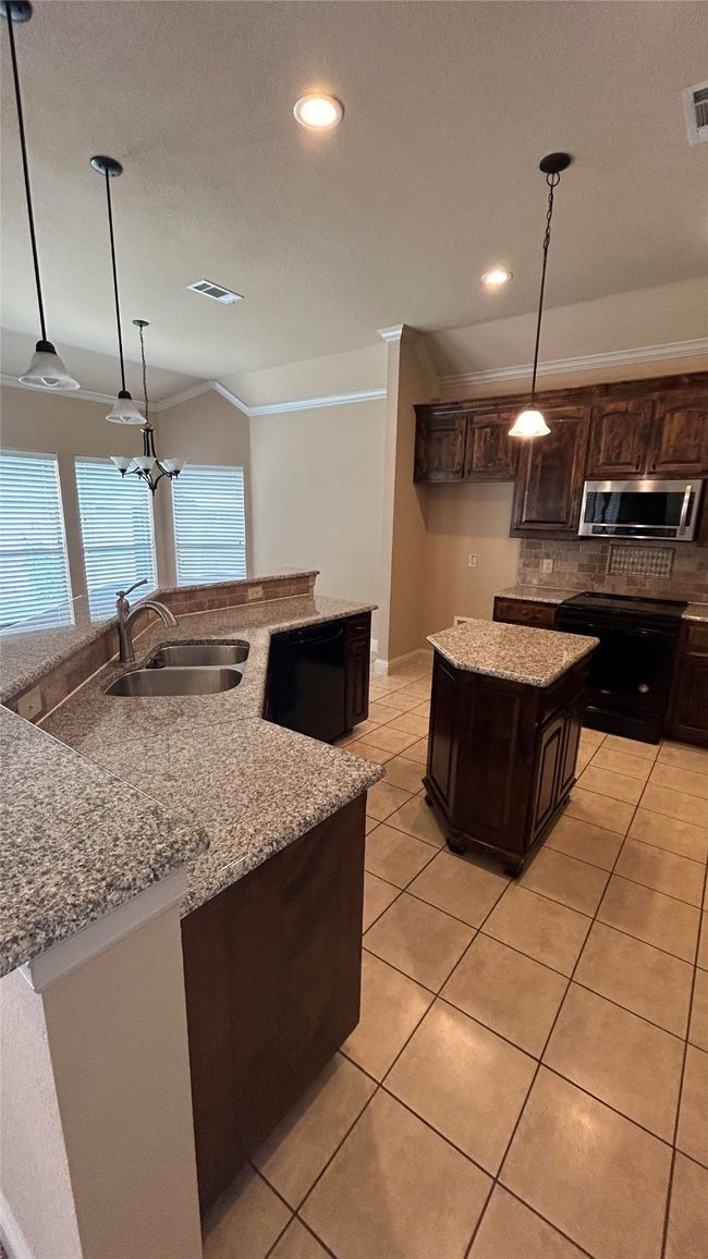 433 Chisholm Trl, House other with 4 bedrooms, 2 bathrooms and null parking in Justin TX | Image 7