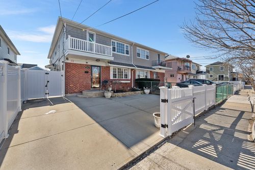 69 Thursby Ave, Arverne, NY, 11692-1125 | Card Image