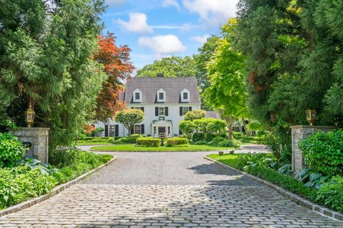 8 Stonegate Ln, Glen Head, NY, 11545-2517 | Card Image