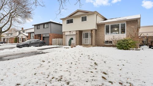 69 Calais St, Whitby, ON, L1N5M3 | Card Image