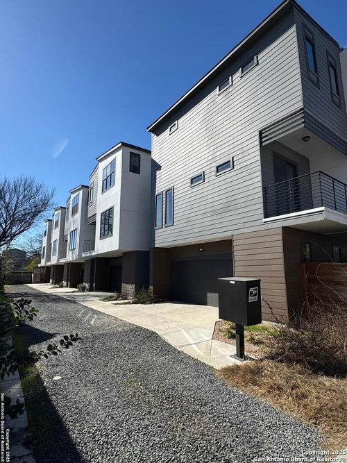 apt-201-415 Jackson St, San Antonio, TX, 78212-5528 | Card Image