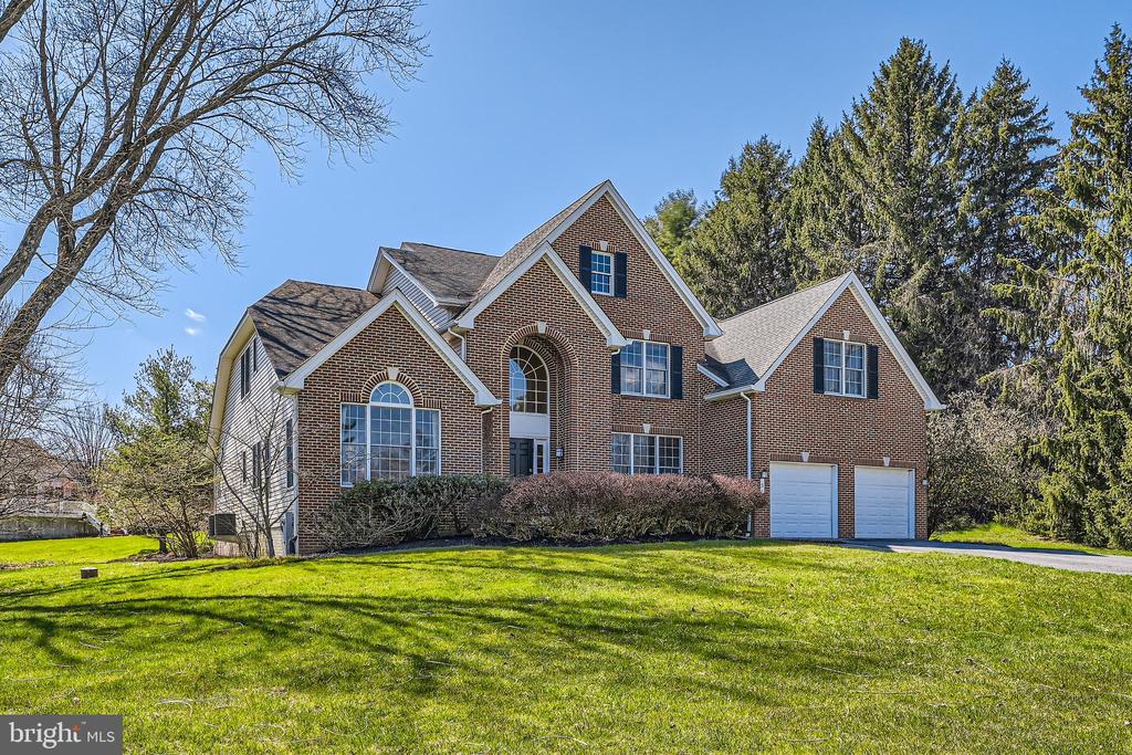 Stone Hollow Ct, Pikesville, MD 21208