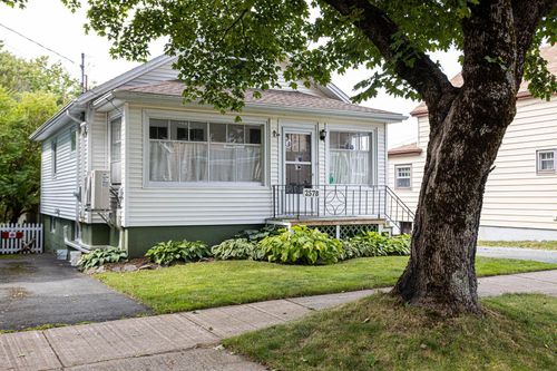 2578 Poplar St, Halifax, NS, B3L2Y8 | Card Image