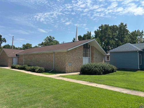 202 S 3rd St, Madison, KS, 66860-9512 | Card Image