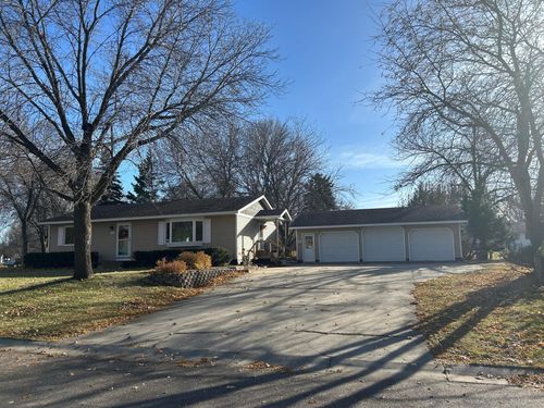 1104 14th Ave Se, Willmar, MN, 56201-5457 | Card Image