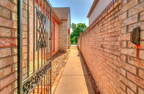 219 Boulevard Du Lac, Norman, OK, 73071-4144 | Card Image
