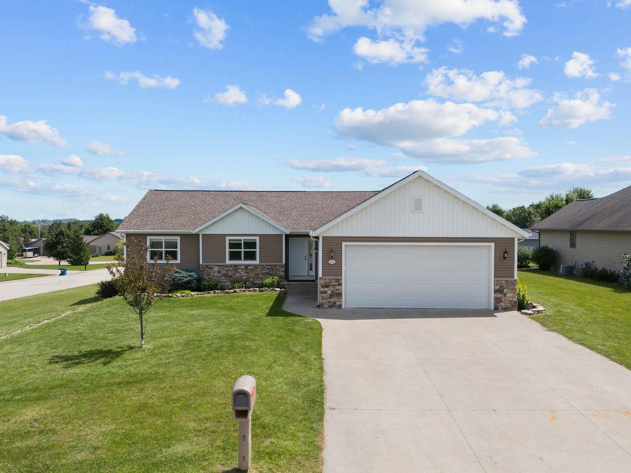 Lincoln St, Hortonville, WI 54944