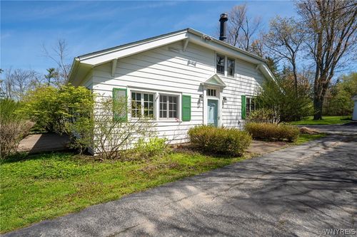 5253 Columbia Ave, Hamburg, NY, 14075-5752 | Card Image