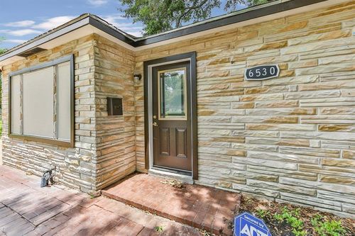 6530 Westview Dr, Houston, TX, 77055-7110 | Card Image