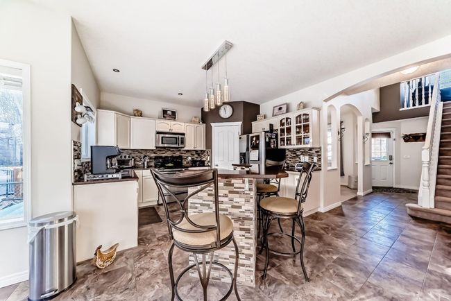 39 Bow Ridge Drive, House other with 3 bedrooms, 4 bathrooms and 2 parking in Cochrane AB | Image 4