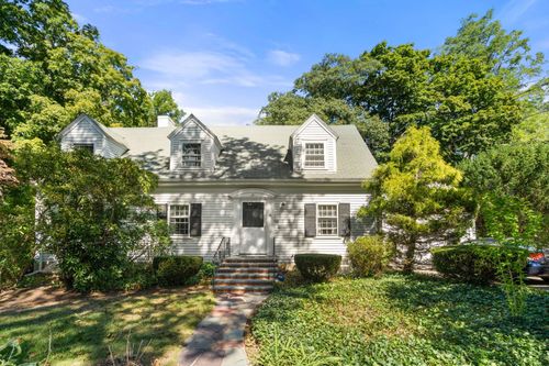 20 Buswell Park, Newton, MA, 02458-2304 | Card Image