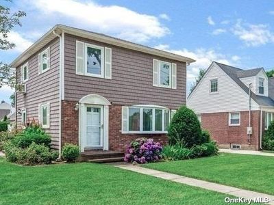 2 Stratford Avenue, House other with 3 bedrooms, 1 bathrooms and null parking in Garden City NY | Image 1