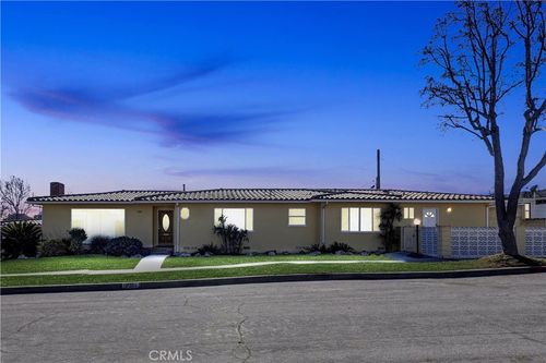 266 Regent Cir, Inglewood, CA, 90301-1324 | Card Image