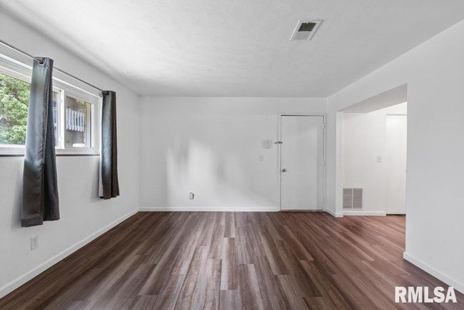 APT-4 - 3069 4 Th St, Condo with 2 bedrooms, 1 bathrooms and null parking in Moline IL | Image 5