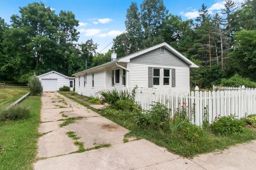 1063 Harding St, Walker, MI, 49544-1842 | Card Image