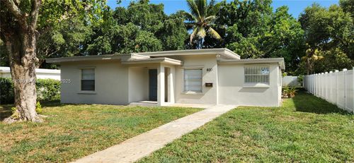 830 Ne 143rd St, North Miami, FL, 33161-2330 | Card Image