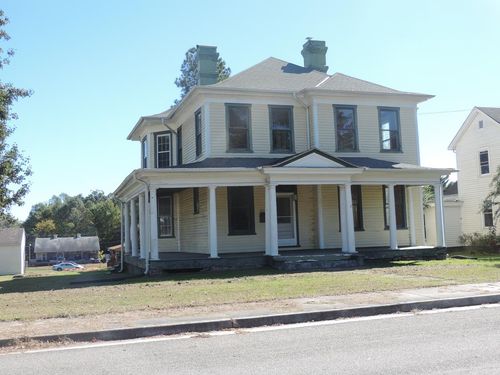 303 Brunswick Ave, Blackstone, VA, 23824-2032 | Card Image