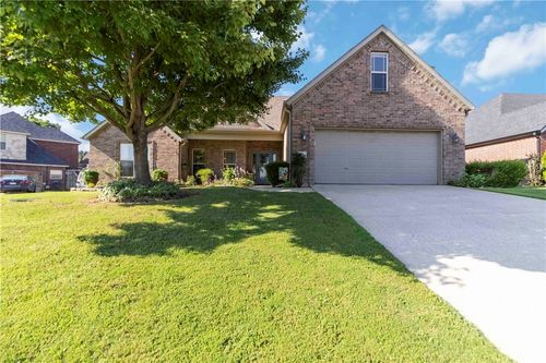 1202 Lexington Cir, Springdale, AR, 72762-8152 | Card Image