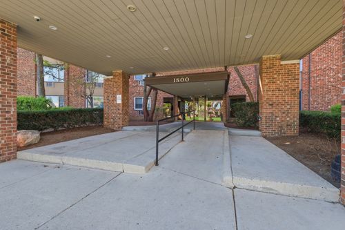 112-1500 Robin Cir, Hoffman Estates, IL, 60169-1117 | Card Image