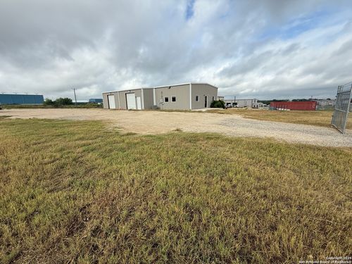 190 Eagle Ford Dr, Pleasanton, TX, 78064-6982 | Card Image