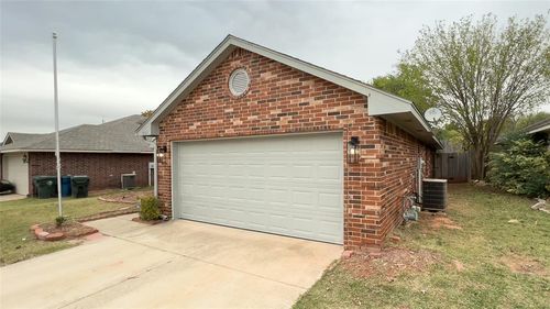 9317 Apple Dr, Midwest City, OK, 73130-7183 | Card Image
