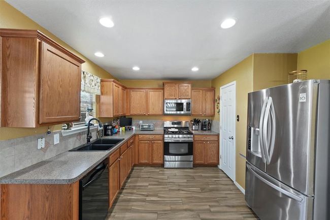 2439 Pinpoint Dr, House other with 3 bedrooms, 3 bathrooms and 2 parking in Spring TX | Image 12