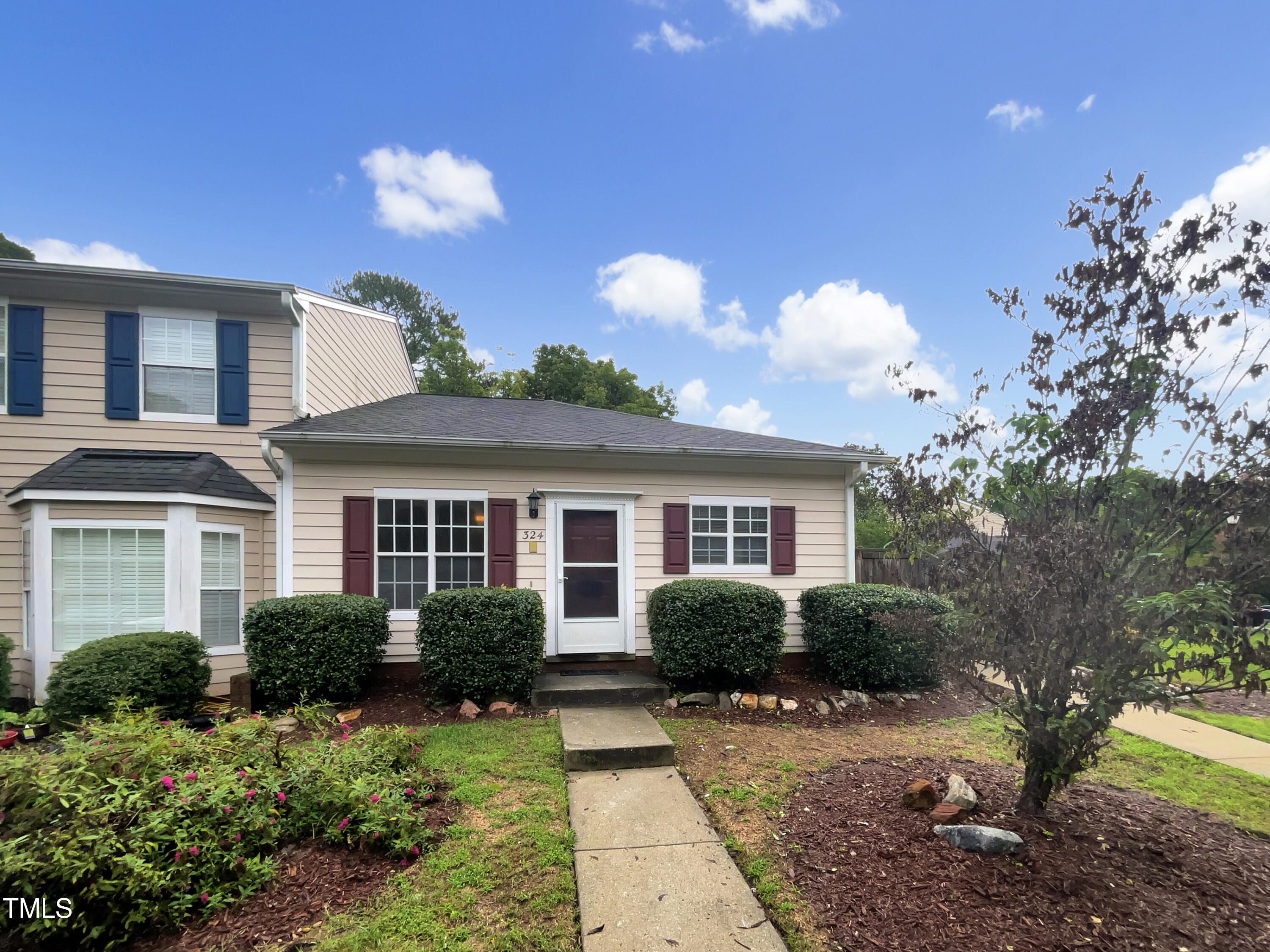 Standish Dr, Chapel Hill, NC 27517