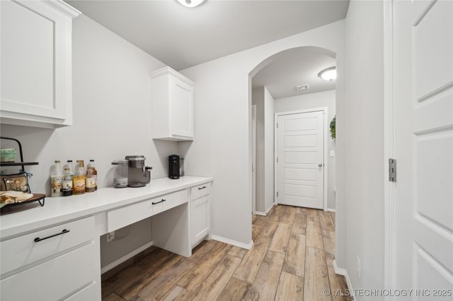 COFFEE BAR/OFFICE NOOK | Image 18