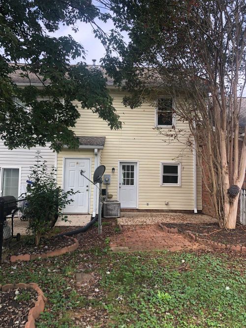 331 W Pointe Dr, Spartanburg, SC, 29301-3402 | Card Image