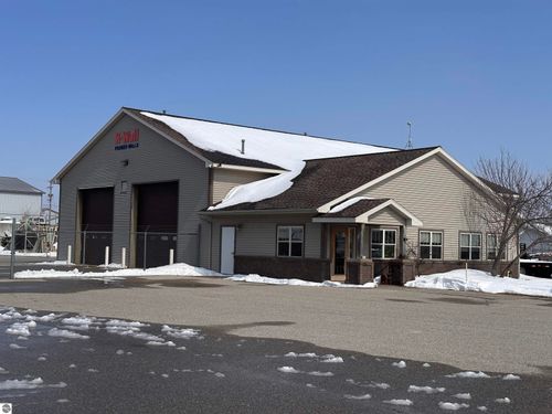 3773 Rennie School Rd, Traverse City, MI, 49685-8025 | Card Image