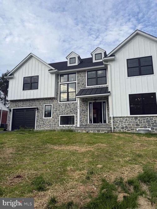 104 Pine Tree Rd, PAOLI, PA, 19301-1813 | Card Image