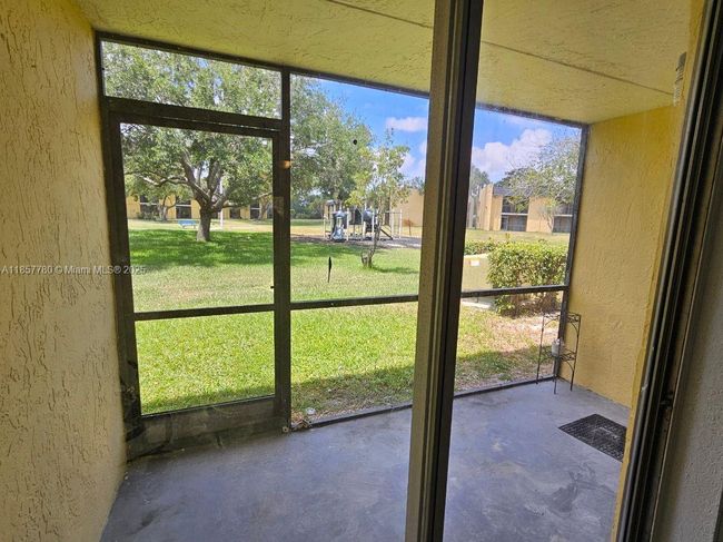 605 - 605 Meadows Cir, Condo with 2 bedrooms, 2 bathrooms and null parking in Boynton Beach FL | Image 13