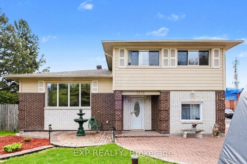 3836 Leitrim Rd, Gloucester, ON, K1G3N4 | Card Image