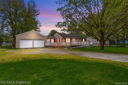 16479 Jennings Rd, Fenton, MI, 48430-9108 | Card Image