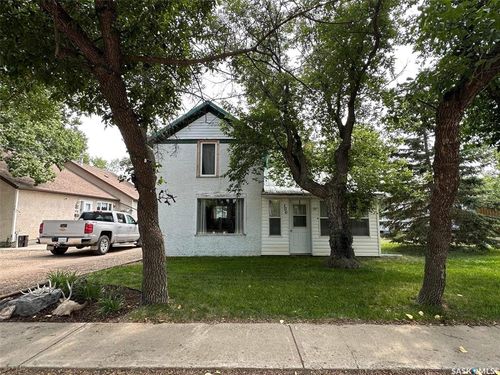 106 3rd Ave E, Mossbank, SK, S0H0S0 | Card Image