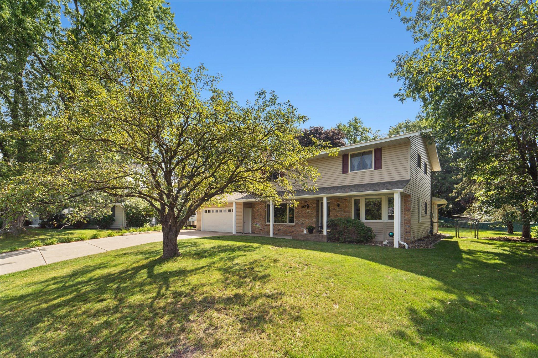 Oak Dr, Saint Paul, MN 55110
