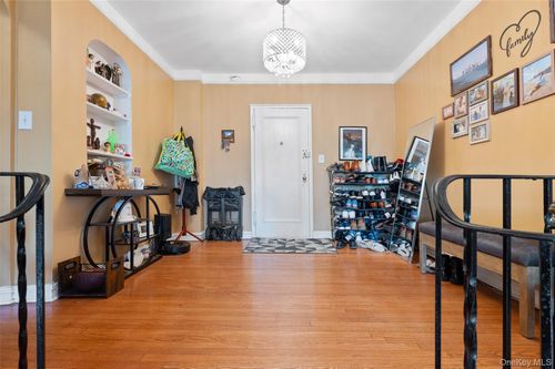 2u-84-49 168th, New York, NY, 11432 | Card Image
