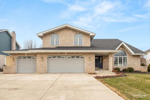 8146 Hampton Dr, Woodridge, IL, 60517-8086 | Card Image