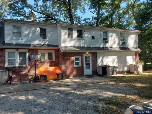 10 Sally Ln, Ridge, NY, 11961-8384 | Card Image