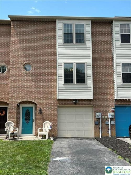 359 W 2nd St, ALBURTIS, PA, 18011-9316 | Card Image