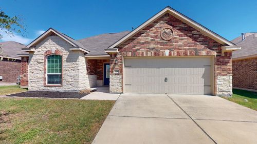 1531 Twin Estates Dr, Kyle, TX, 78640-2207 | Card Image