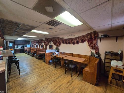 182 W Vienna St, Clio, MI, 48420-1334 | Card Image