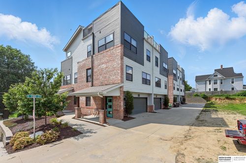940 S 33rd Ct, Omaha, NE, 68105-1522 | Card Image