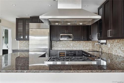 1-225 E Walnut St, Long Beach, NY, 11561-3523 | Card Image