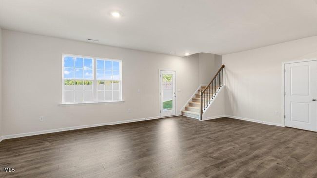 Living and Dining Area | Image 11