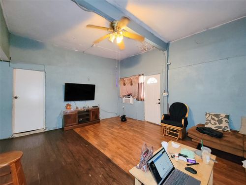418 Bishop St, Houston, TX, 77009-8003 | Card Image