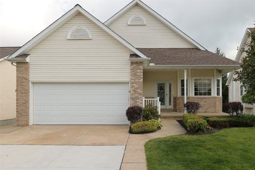 8-6595 Meadowland Cir, Erie, PA, 16509-8205 | Card Image